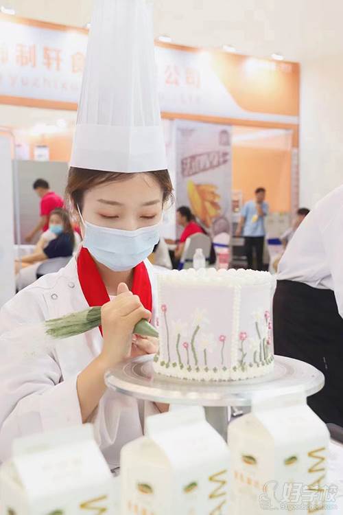 郑州学烘焙哪个学校好啊？