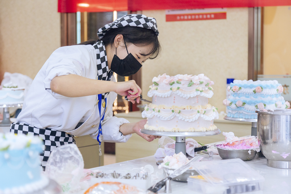 美轩园烘焙坊蛋糕技术——烘焙坊中的蛋糕大师