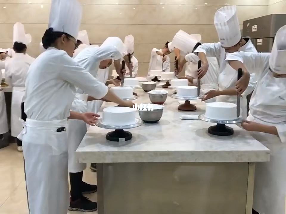 专业培训裱花师的费用是多少？