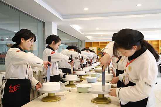 烘焙学校好VS自学好，烘焙学习的两种选择