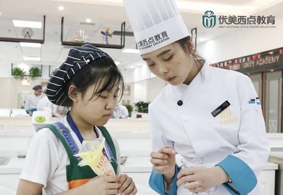 烘焙技术培训，选择哪家学校更好？