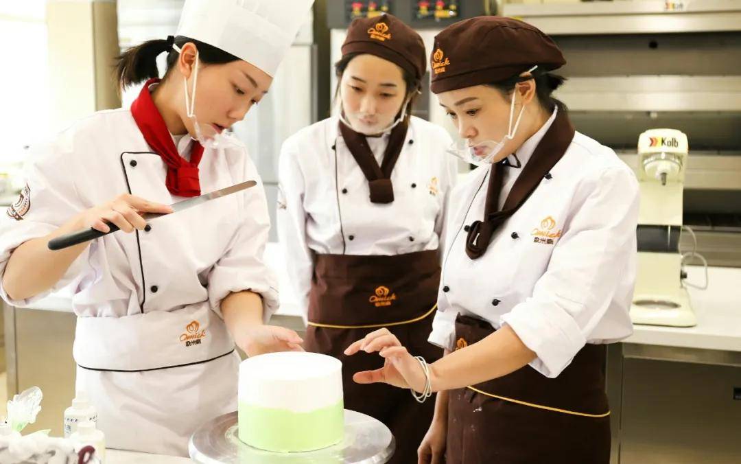 西点烘焙学技术赚钱吗